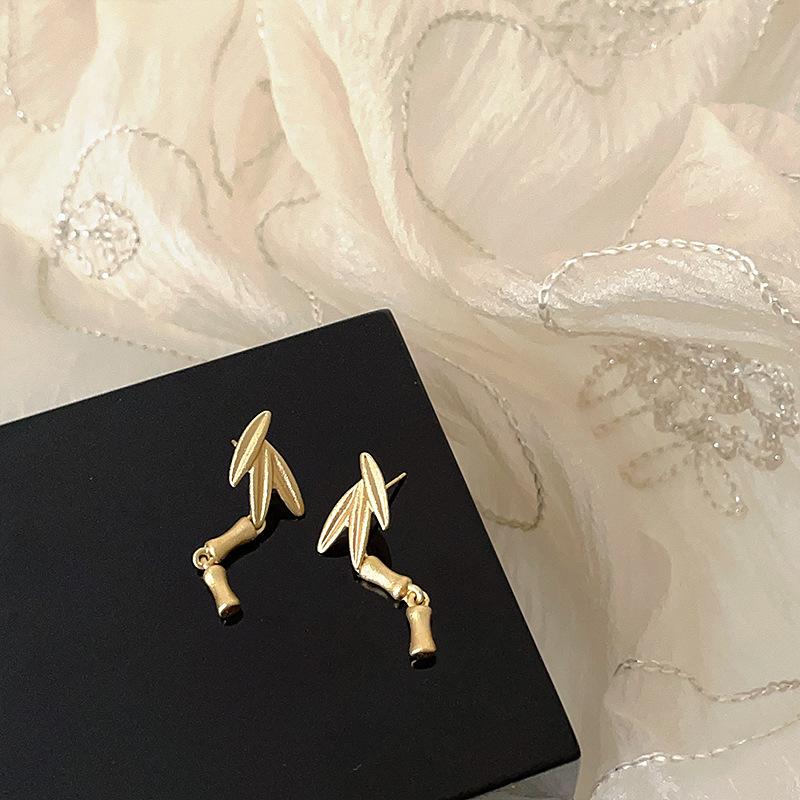 New Chinese Design Sense Retro Matte Bamboo Metal Stud Earrings Women'S Light Luxury Elegant Fashion Versatile Earrings