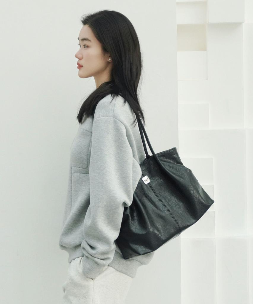 Phoenix Origin Cracked Shirring Shoulder Bag - Black