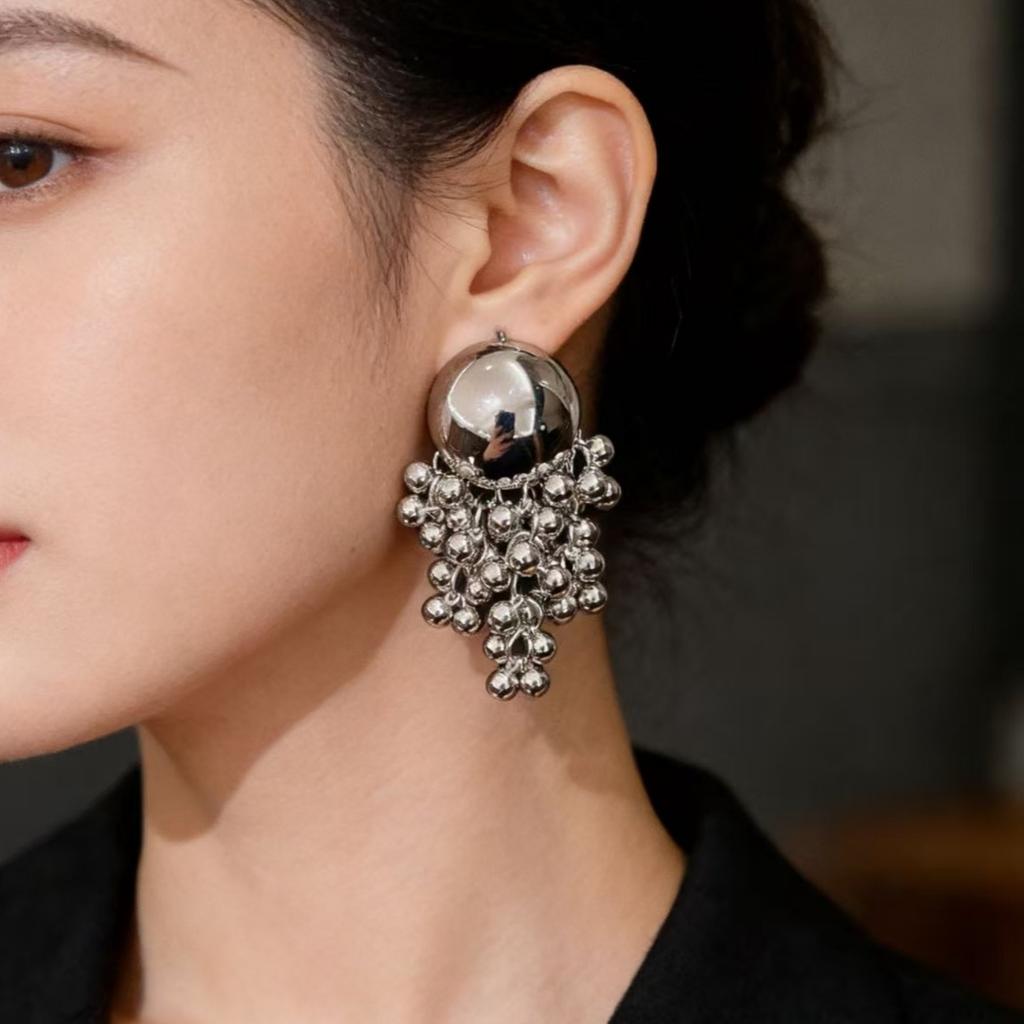 French Retro Metal Ball Tassel Beads Unique Young Women Luxury High-end Ball Earrings