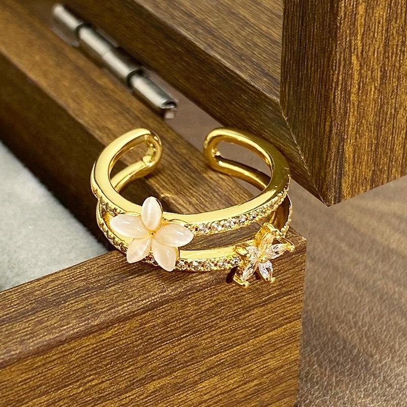 [Golden Mang Yayun] Imitation Opal Flower Butterfly Opening Ring Medieval Vintage Zircon Stacked Ring