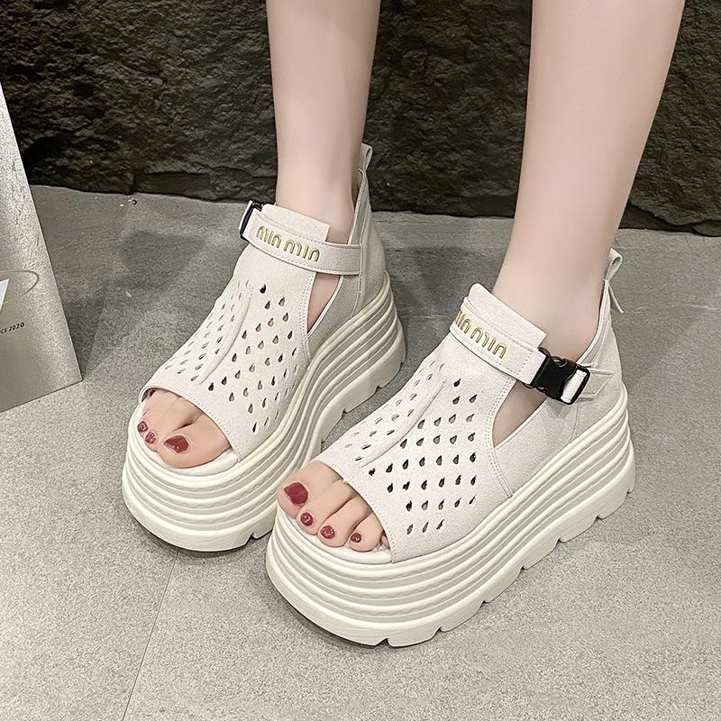 

Туфли с полыми отверстиями для женщин 2025 Лето Новые Матовые Ретро Мода 8 см Увеличенная Толстая Подошва Губка Торт Римские Сандалии 34 бежевый