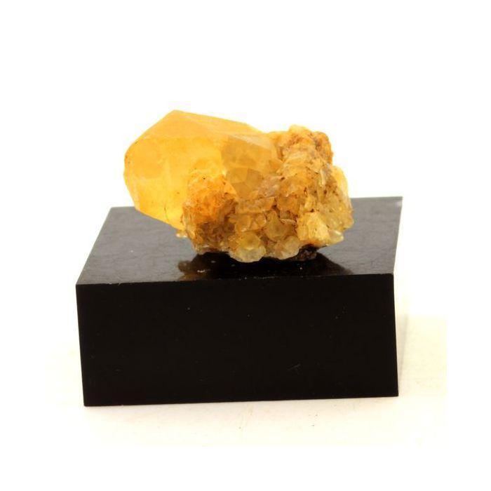 Pierres et Minéraux. Calcite. 116.5 ct. La Sambre Quarry, Landelies, Belgique.
