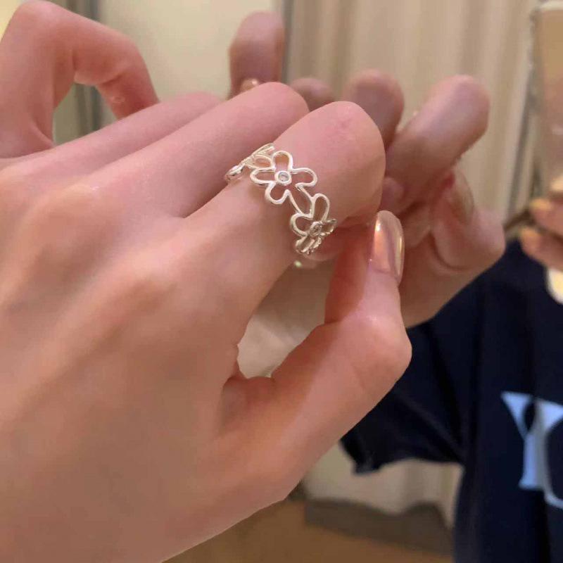 Elegant Floral Openwork Ring - Versatile High-End Niche Fashion Design Adjustable Open