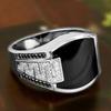 Anello da uomo classico Moda metallo color oro intarsiato pietra nera zircone Anelli punk per uomo Fidanzamento Matrimonio Gioielli di lusso