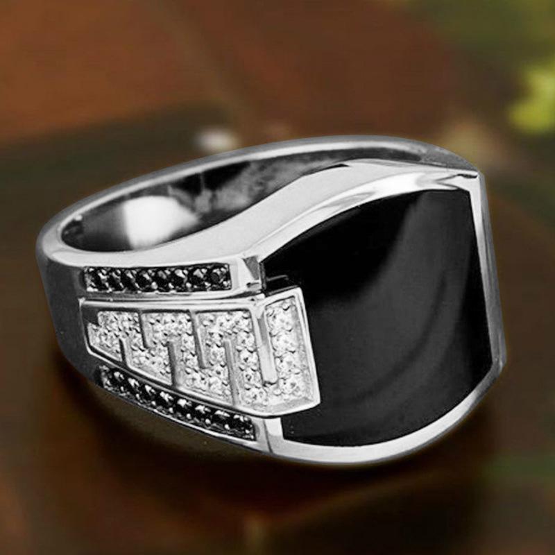Anello da uomo classico Moda metallo color oro intarsiato pietra nera zircone Anelli punk per uomo Fidanzamento Matrimonio Gioielli di lusso