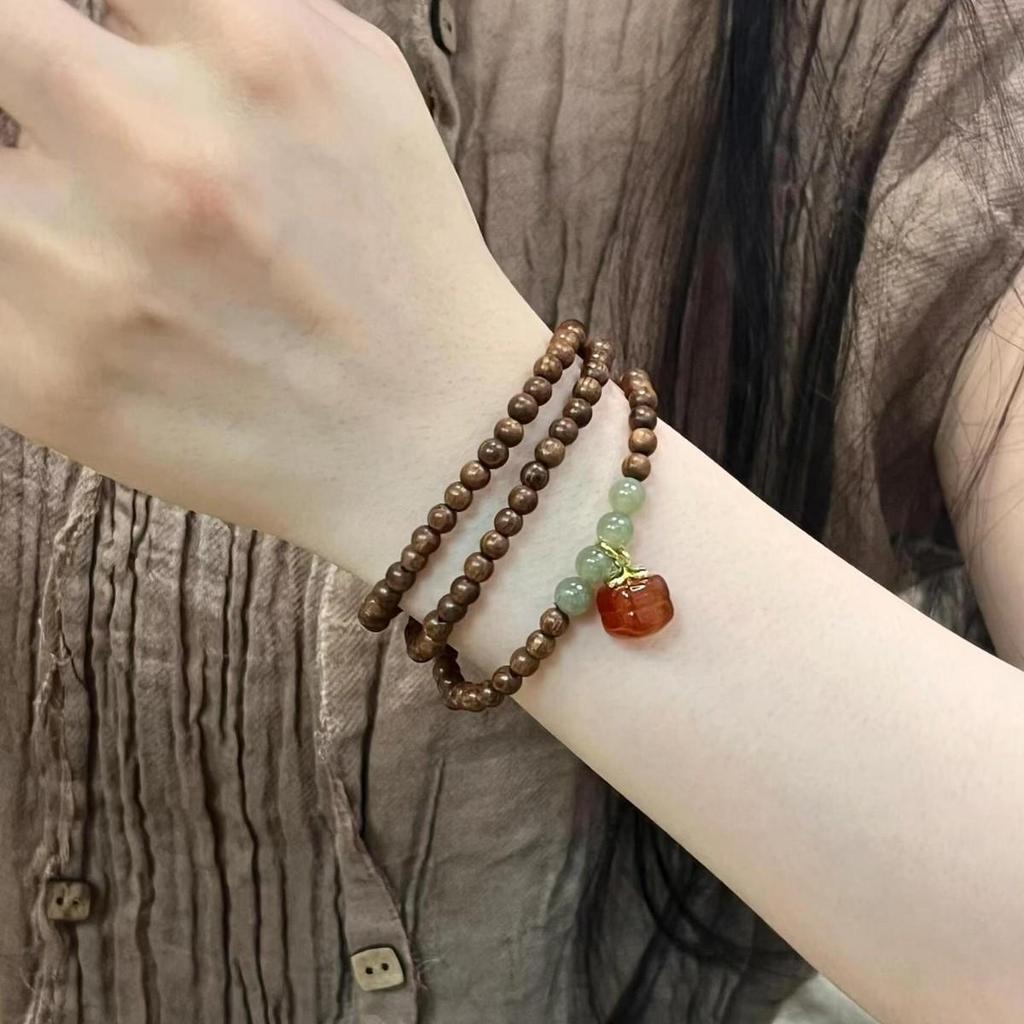 Retro Gold Sandalwood Bracelet with Agate Persimmon Pendant - Versatile Women's Fashion Accessory In New Chinese Style