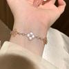 Nádherný nastaviteľný náramok s kvetom z kamienkov: Elegantný luxusný náramok