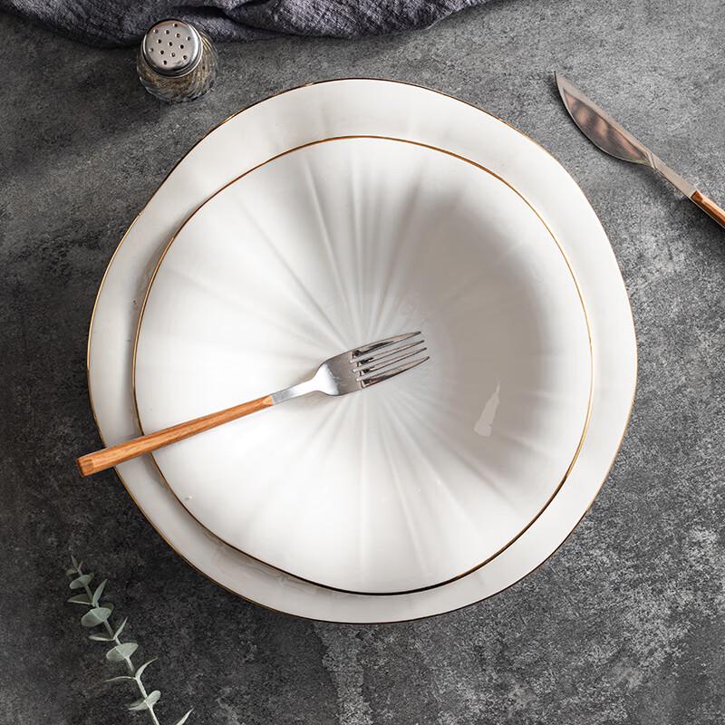 Élégante assiette à salade et de service en céramique