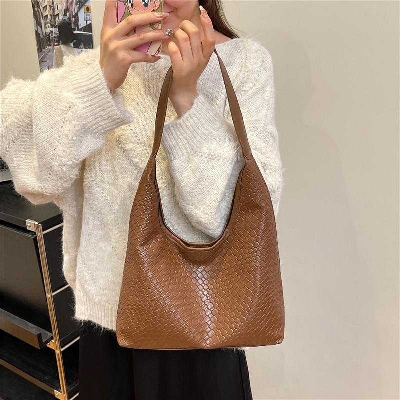 Casual design large capacity single shoulder fashion popular woven commuter simple retro tote armpit bag
