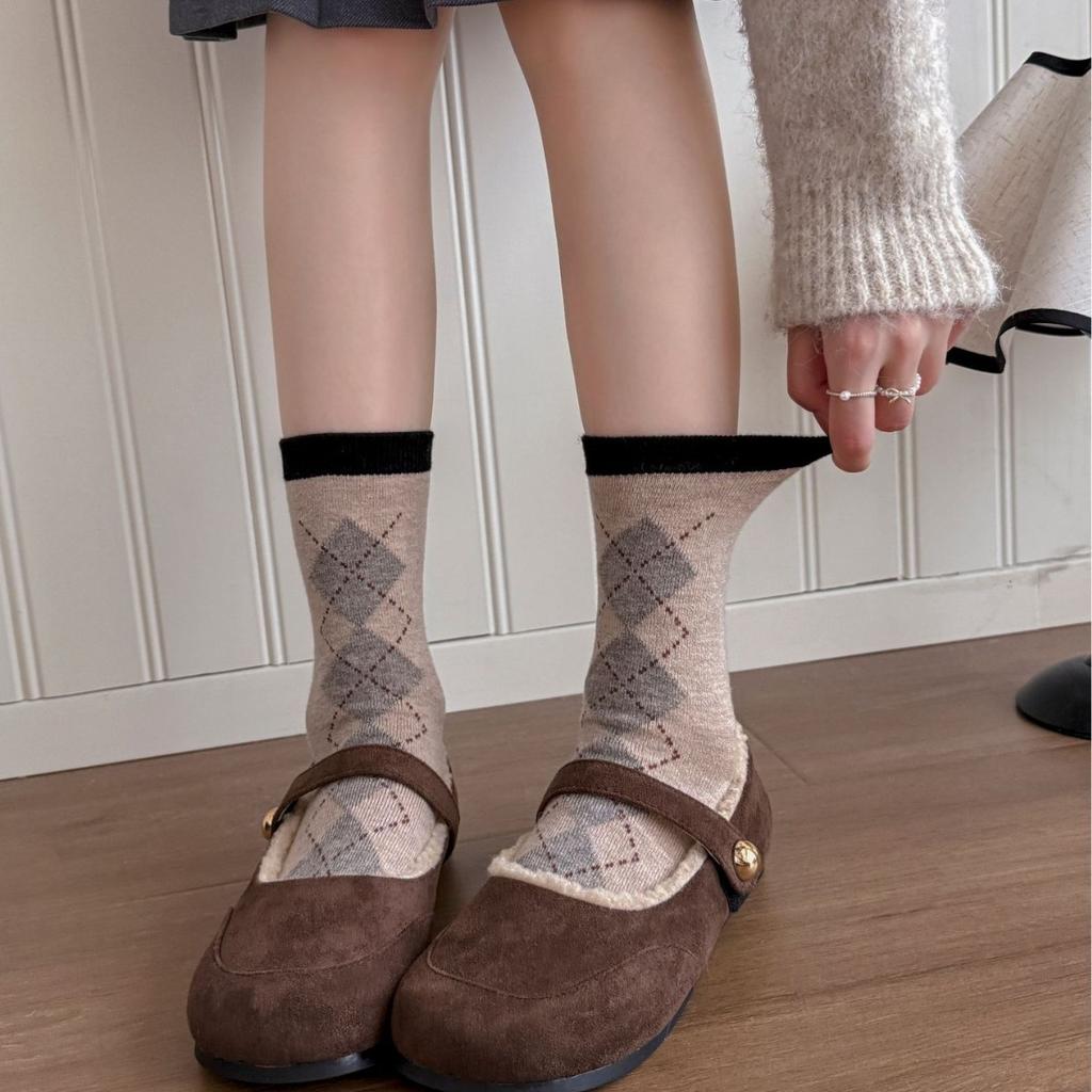Female Autumn and Winter Thickened Warm Retro Lingge Sweat Absorbent Wool Tube Pile Socks