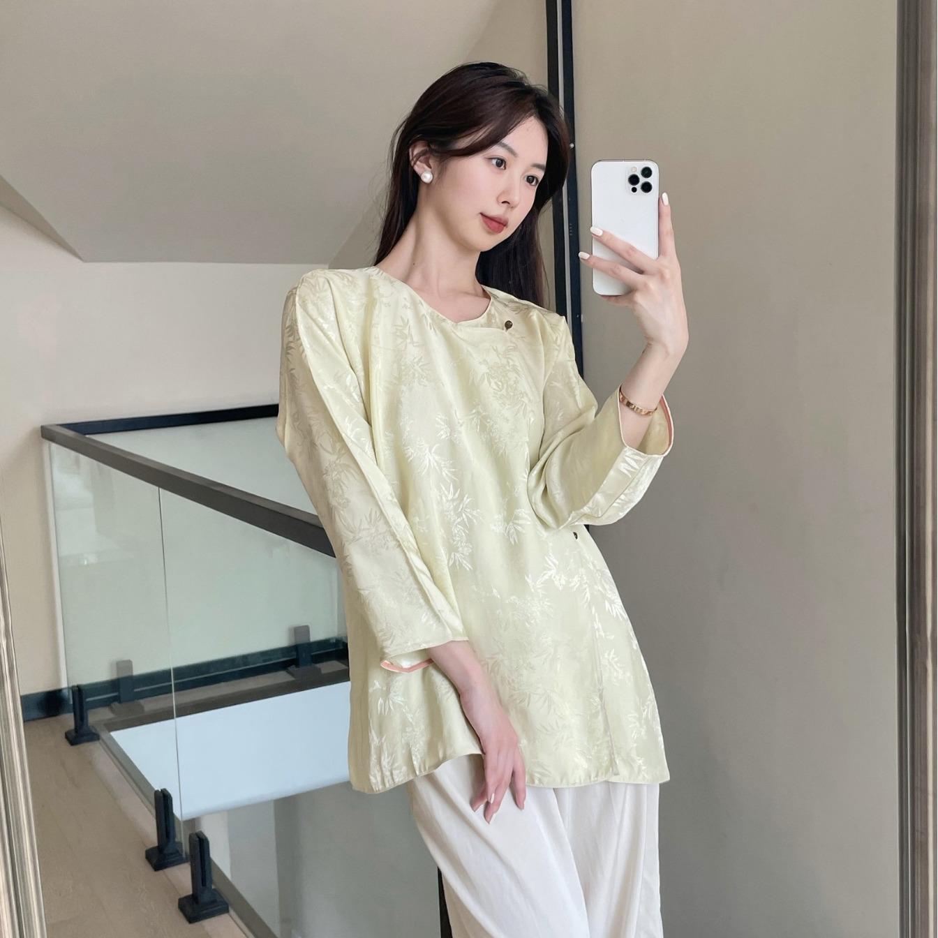 

2024 Spring Women s Retro Chinese Style Agate Button Slanted Lapel Top Medium
