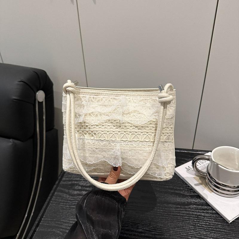 

Simple and fashionable solid color personalized small square bag women s versatile trend temperament foreign style niche design light messenger bag белый