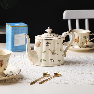 Vintage Zestaw Ceramicznej Zastawy Stołowej z Motywem Ważki i Motyla: Talerz, Miska, Talerz, Talerz do ryb, Talerz głęboki, Miska do makaronu