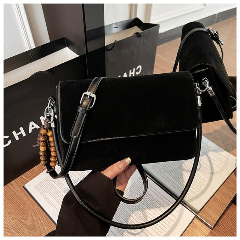 

Fashionable Retro Bag, Crossbody Bag, Versatile Shoulder Bag, Small Square Bag for Underarm Commuting With pendant чорний