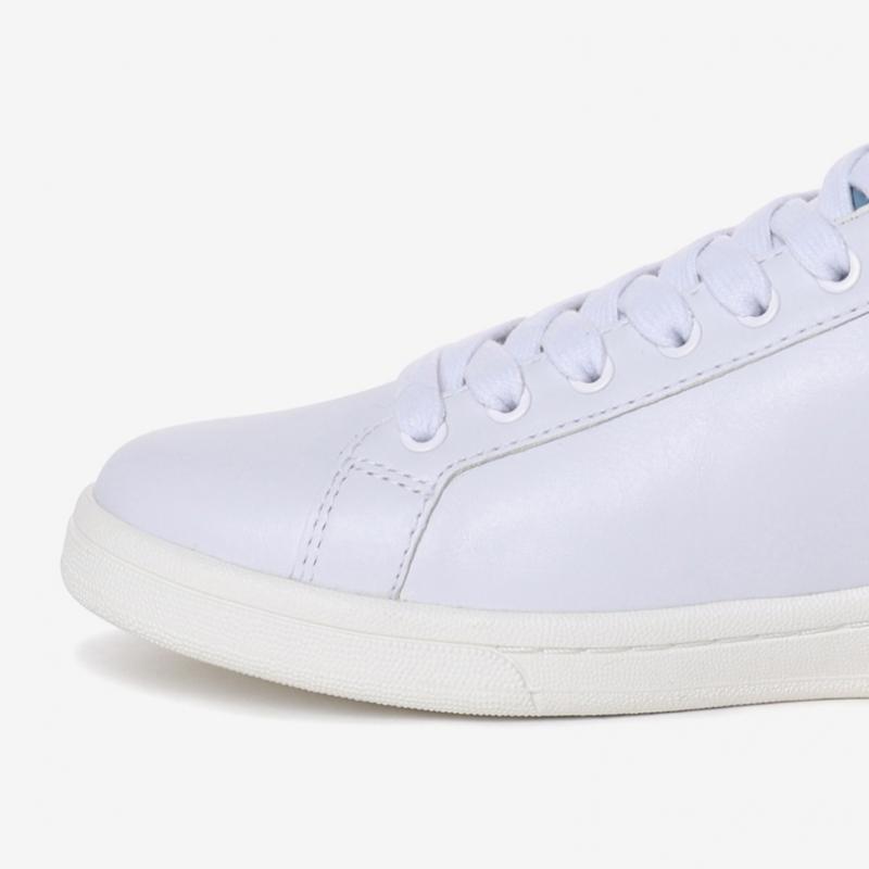 Fred Perry Graphic Laurel Logo Leather Sneakers B721