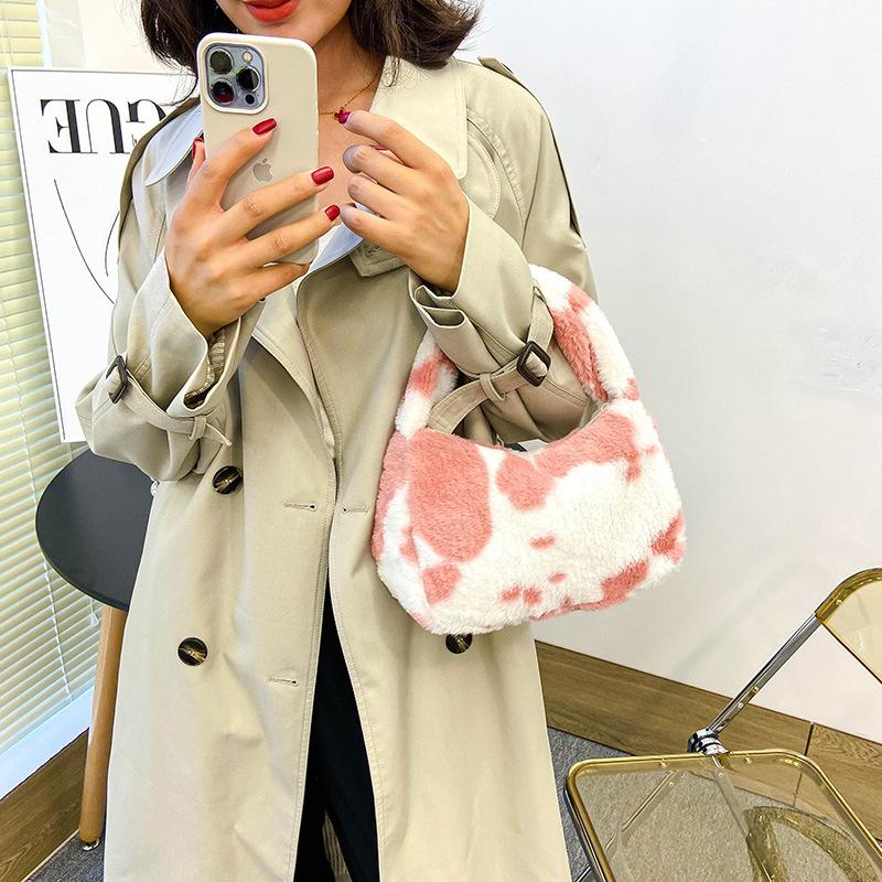 Cute cow print bag for women, autumn/winter new trendy velvet versatile student shoulder underarm plush bag
