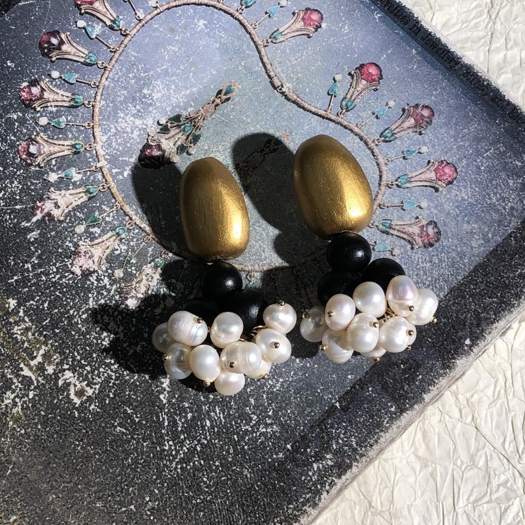 Monies Wind Black Gold Ebony Freshwater Pearl Roll Retro Exquisite Fashion Versatile Earrings Earrings