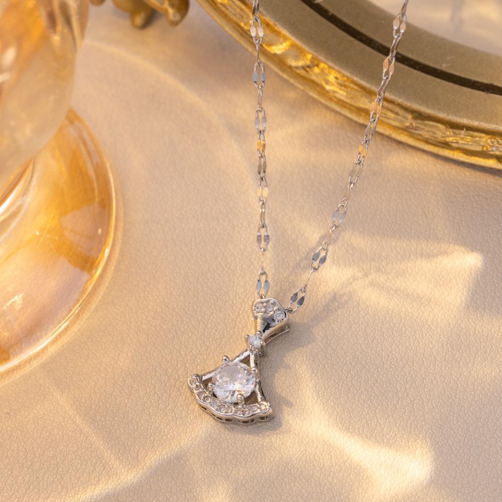 Hollow Diamond‑Enc‑rusted Skirt‑Fan Collarbone Chain, Light‑Luxury Niche Advanced‑Sense Commuter Women Necklace