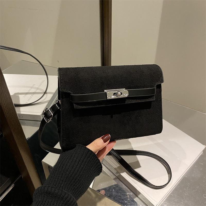 

Корейская версия матовая сумка-мессенджер в зарубежном стиле для通勤, большая вместимость, нишевый дизайн для женщин, продвинутая текстура, универсальная новая сумка-мессенджер чёрный