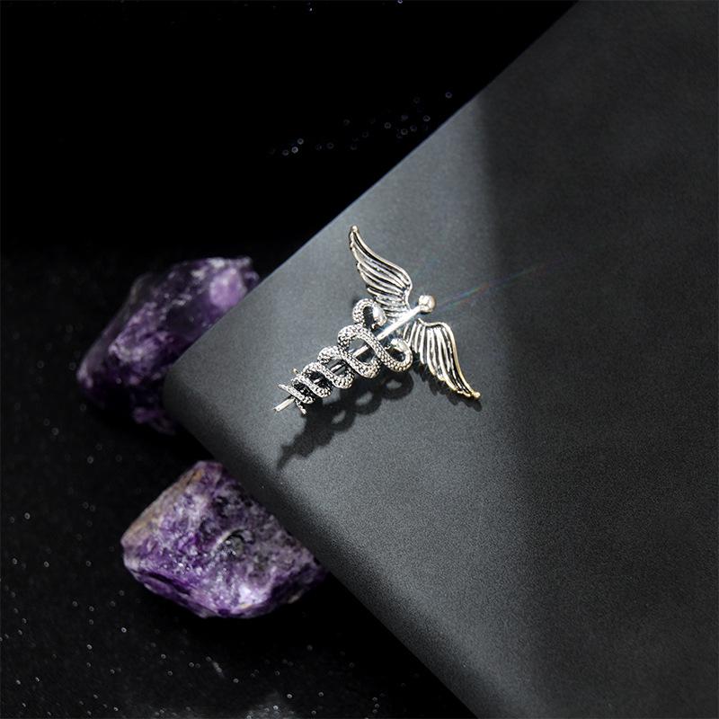 Высококачественная ретро-брошь со знаком зодиака Змея, эмалированная новогодняя булавка, аксессуар для костюма