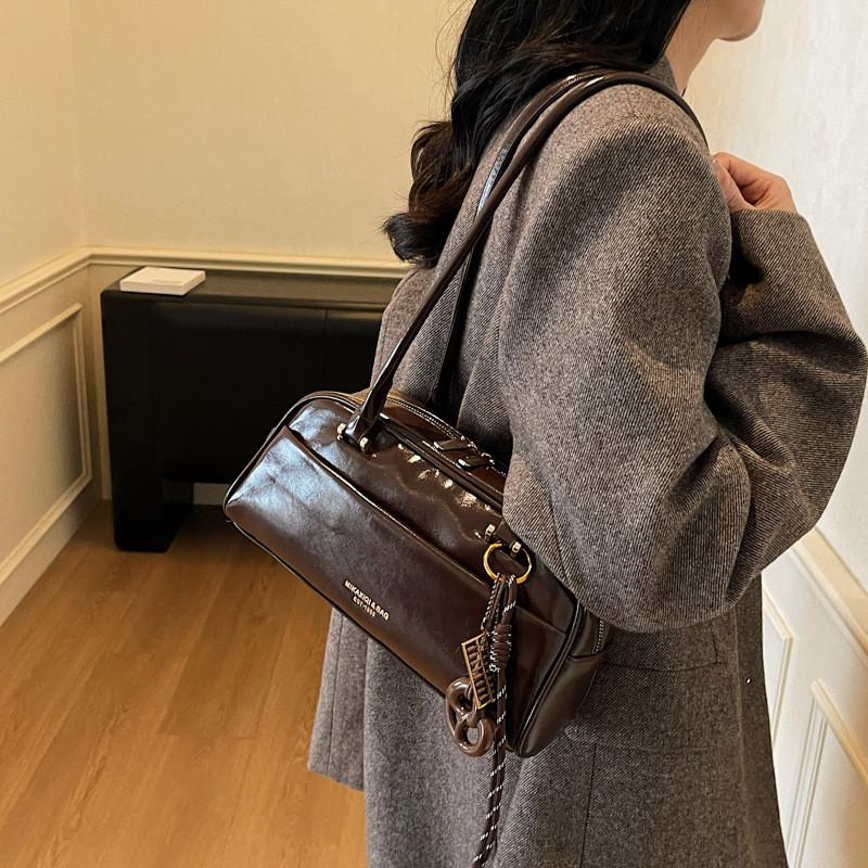 Urban Minimalist Pu Shoulder Bag With Zipper Closure For Daily Use
