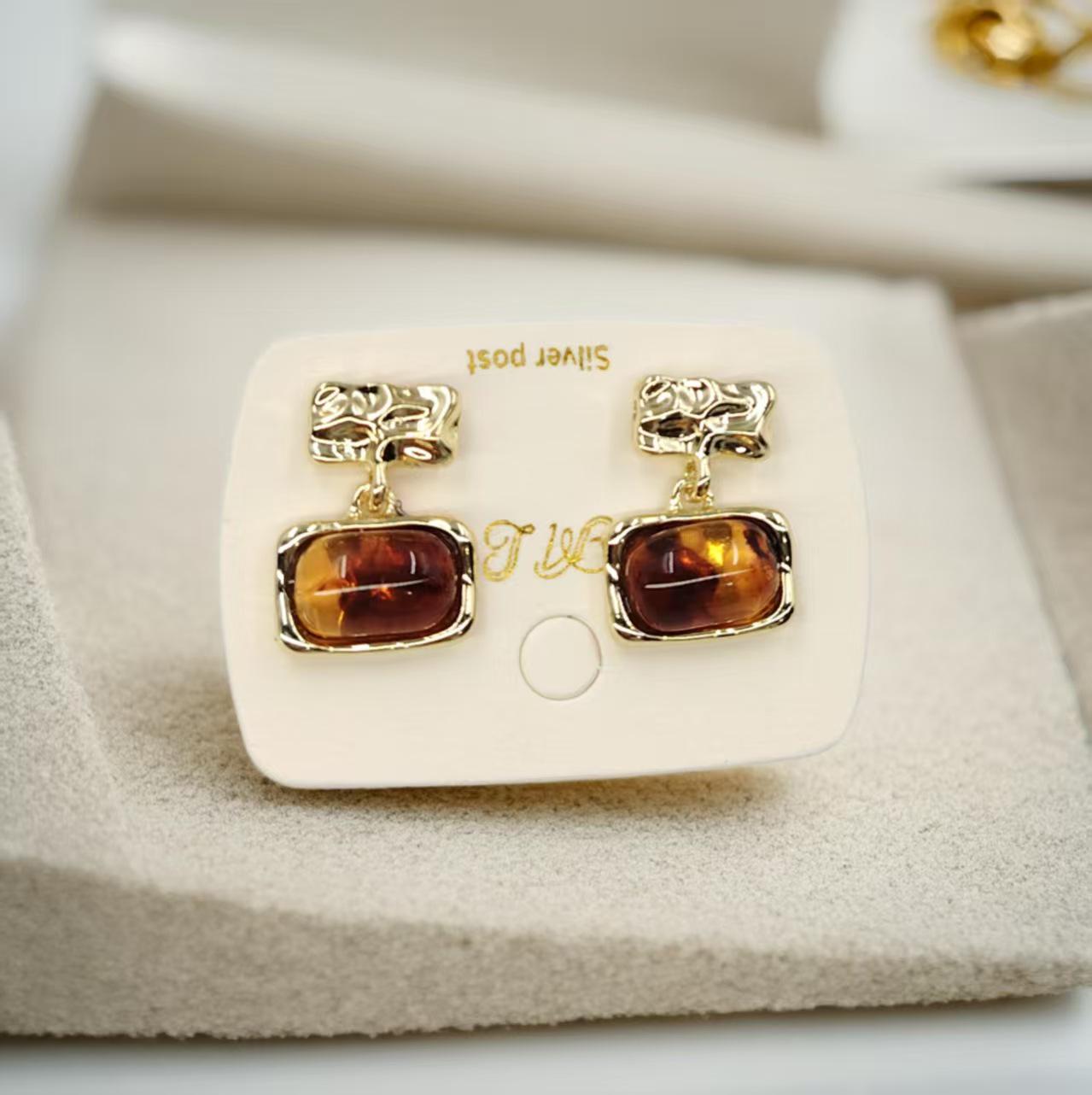 French Retro Amber Square Earrings - Light Luxury, Versatile, Simple, Fashionable Drops