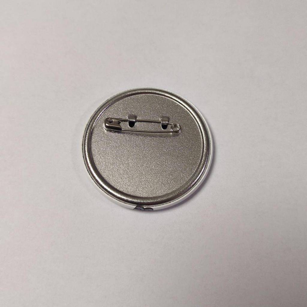 Used Project SEKAI Airi Momoi Can Badge