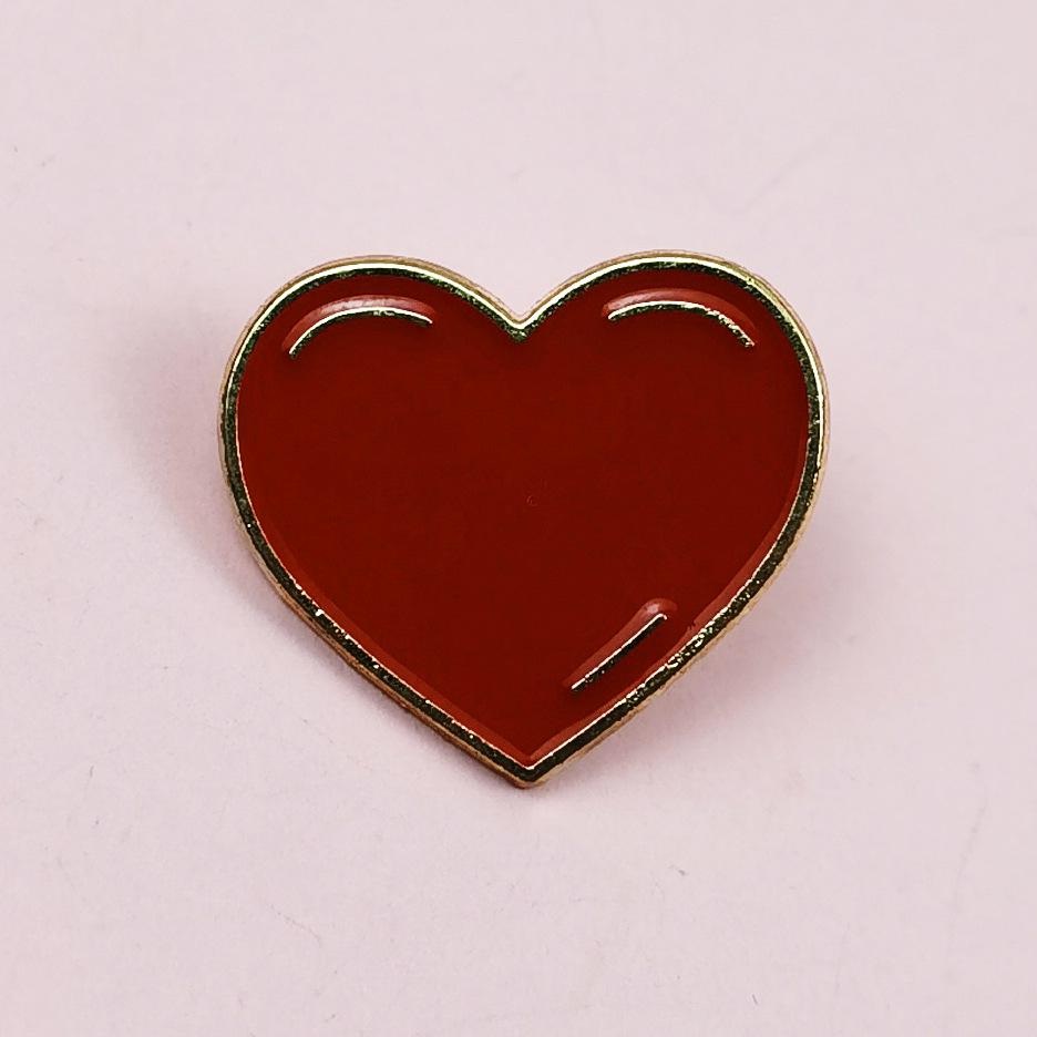 Red Love Heart Alloy Brooch - Creative, Versatile Accessory for Clothing, Hats, Backpacks, and More.