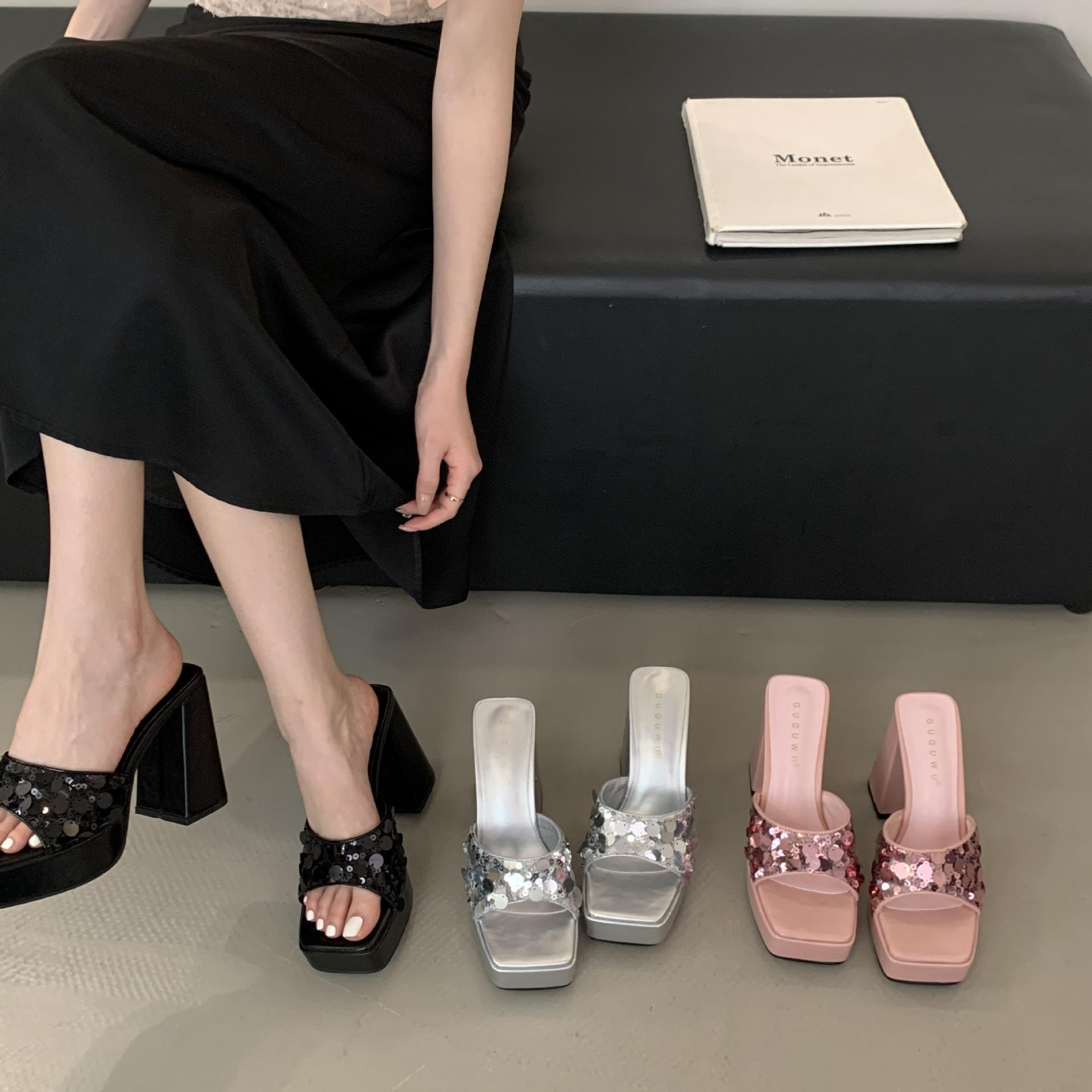 

2025 slippers women summer wear Internet celebrity sequins thick heel waterproof table square head fish mouth one word drag sandals women 39 розовый