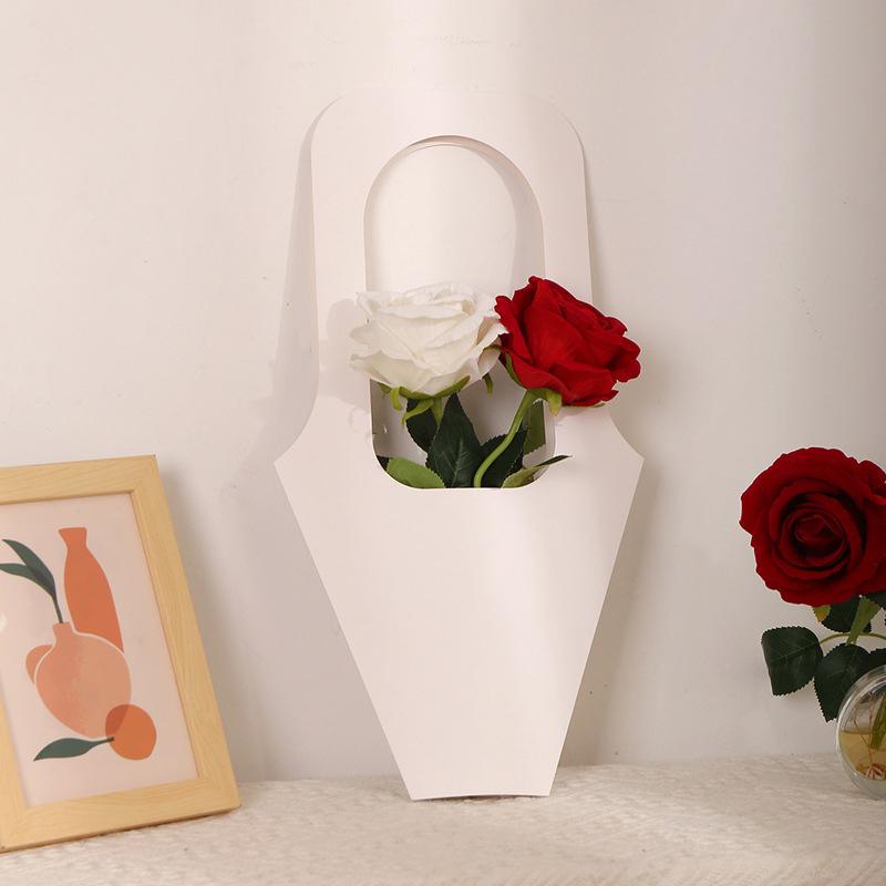 Flowers Arrangement Kraft Paper Bag Folding Portable Flower Packaging Box Waterproof Flower Basket Heart Handle Gift Tote Bags