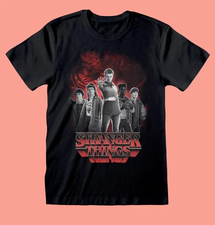 STRANGER THINGS - GROUP WITH VECNA BEHIND BW T-Shirt Gildan Unisex 3XL