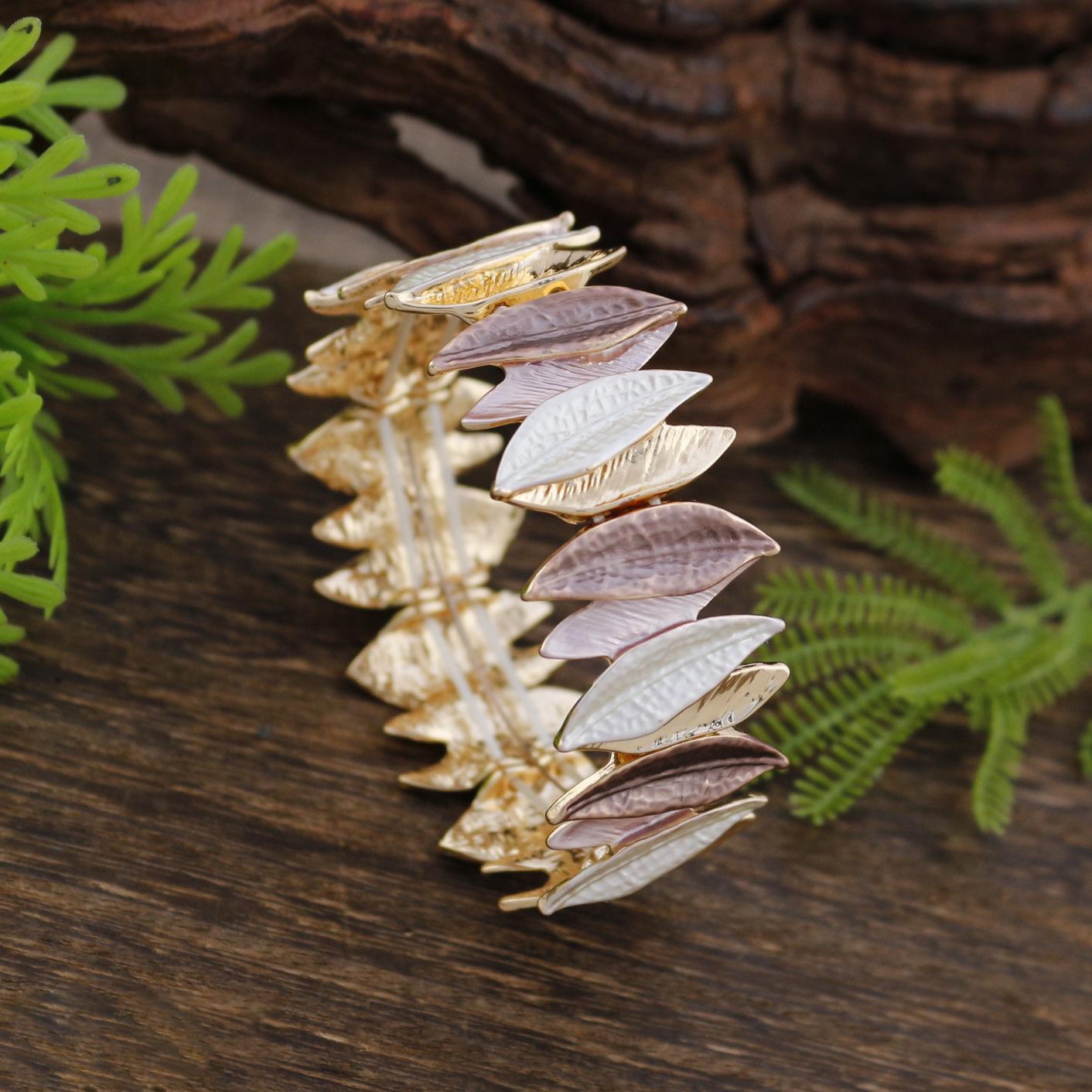 

Новый эмалевый геометрический браслет-резинка с листьями, женский модный высококлассный универсальный браслет с листьями