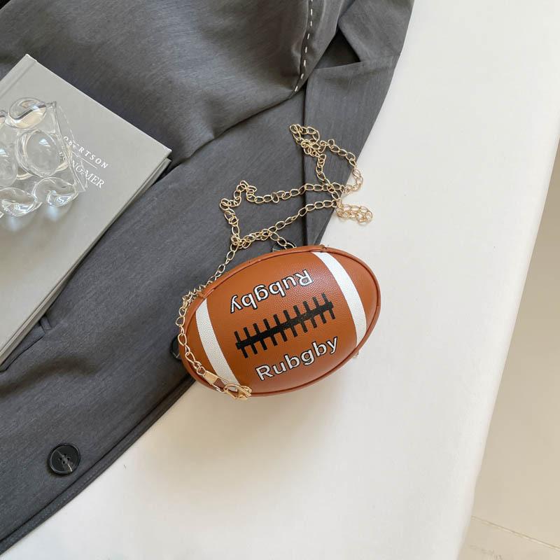 

2025 новая сумка для хранения футбольного мяча с цепочкой, сумка-мессенджер высокого класса, портативная модная повседневная нишевая конструкция