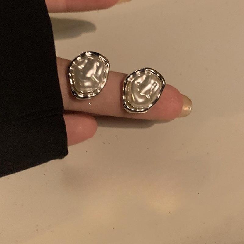 Exquisite Full-diamond Sweet Bow-shaped Pearl Stud Earrings for Women, Fashionable, Simple, Small, and Versatile. Ear Jewelry.