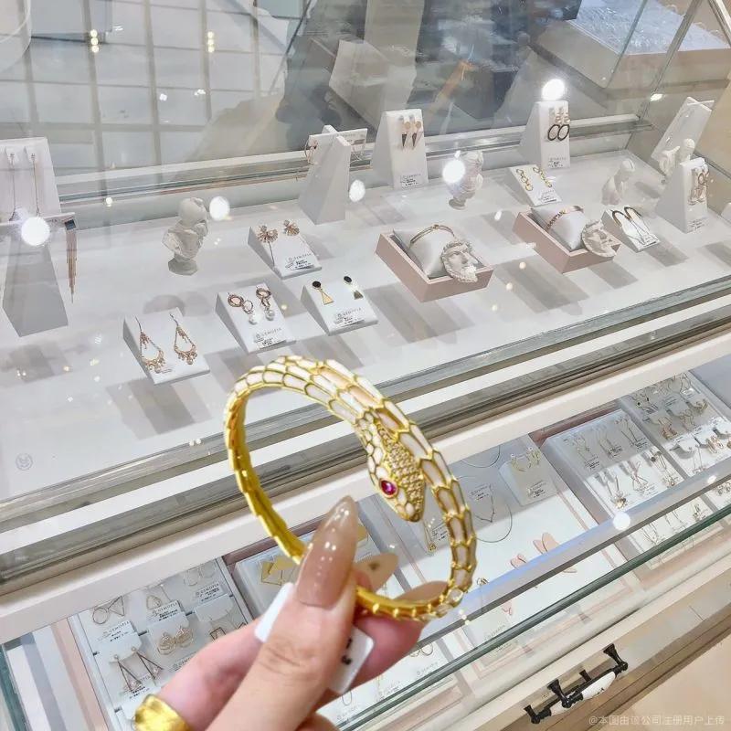 Elegant temperament versatile Snake Bracelet Women's White Snake Bracelet Is a Gift