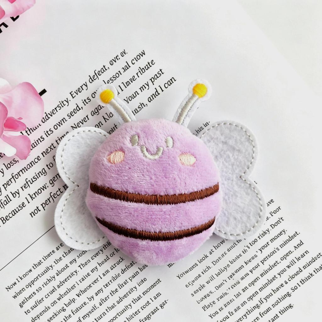 Colorful Cartoon Bee Plush Brooch Pendant for Clothes, Shoes, Hair, and Bags.