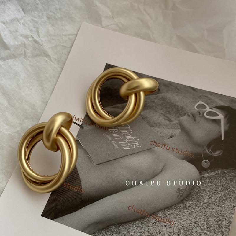 Cold and Stylish Exaggerated Metallic Texture Elegant Round Stud Earrings for The Ears