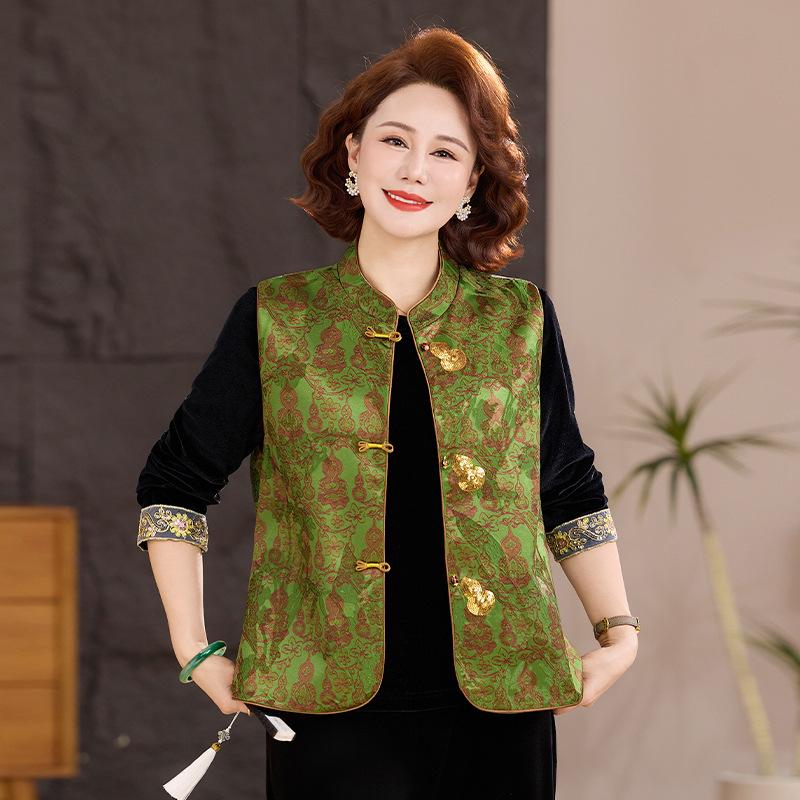Autumn 2026: Elegant Two-Piece Suit for Stylish Middle-Aged Women