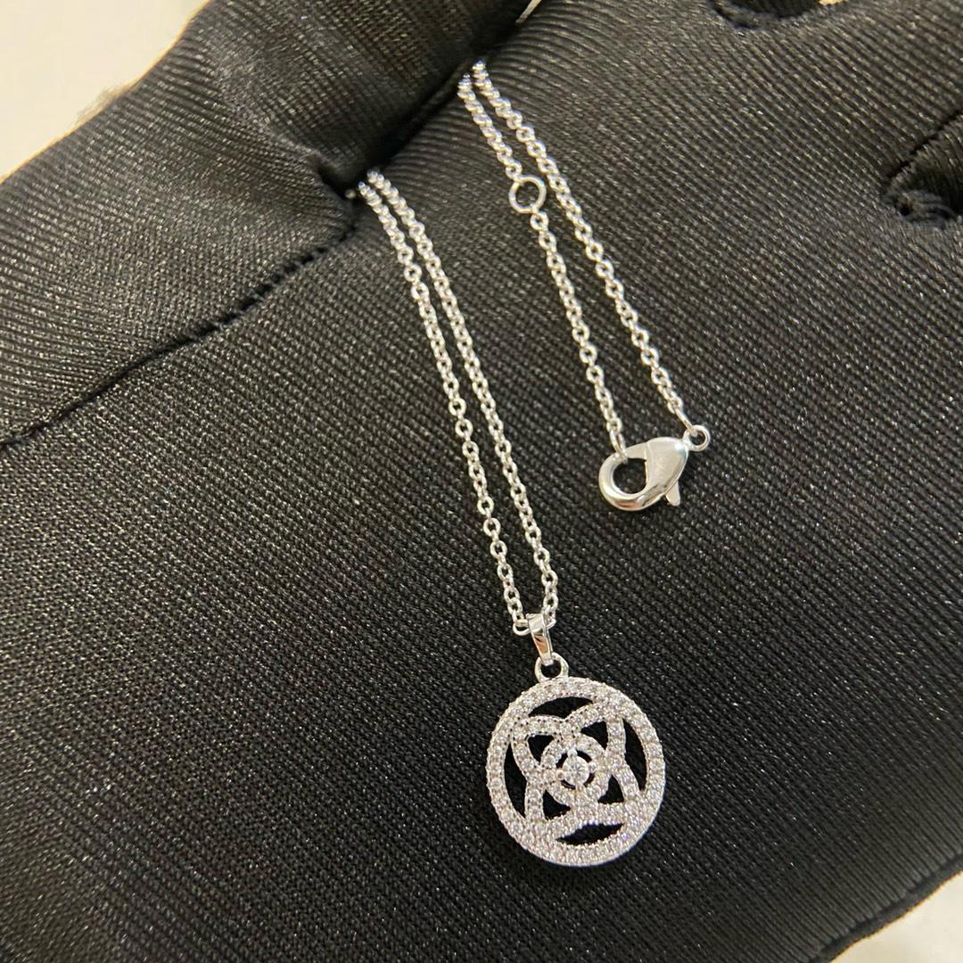 Элегантное полое четырехконечное золотое колье на ключицы для женщин 2025 года - Ретро-роскошный подарок платиновый