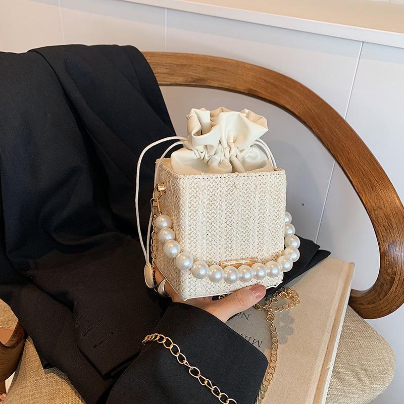 

Casual simple messenger bag simple portable women s bag summer small bag 2024 new casual and beautiful bucket bag білий