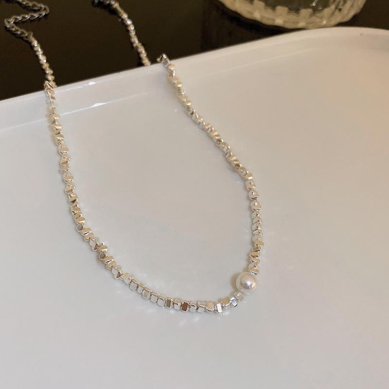 Light Luxury Temperament Pearl Artificial Broken Silver Love Necklace Fashion Niche Collarbone Chain Simple and Versatile Item Decoration