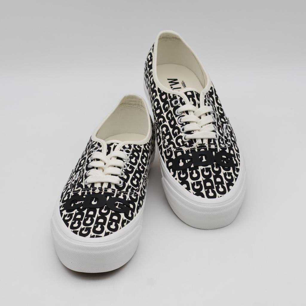 VN000EEUUY6 CDG (COMME des GARCONS) Ein OTW by Vans Authentic Weiß (Herren)
