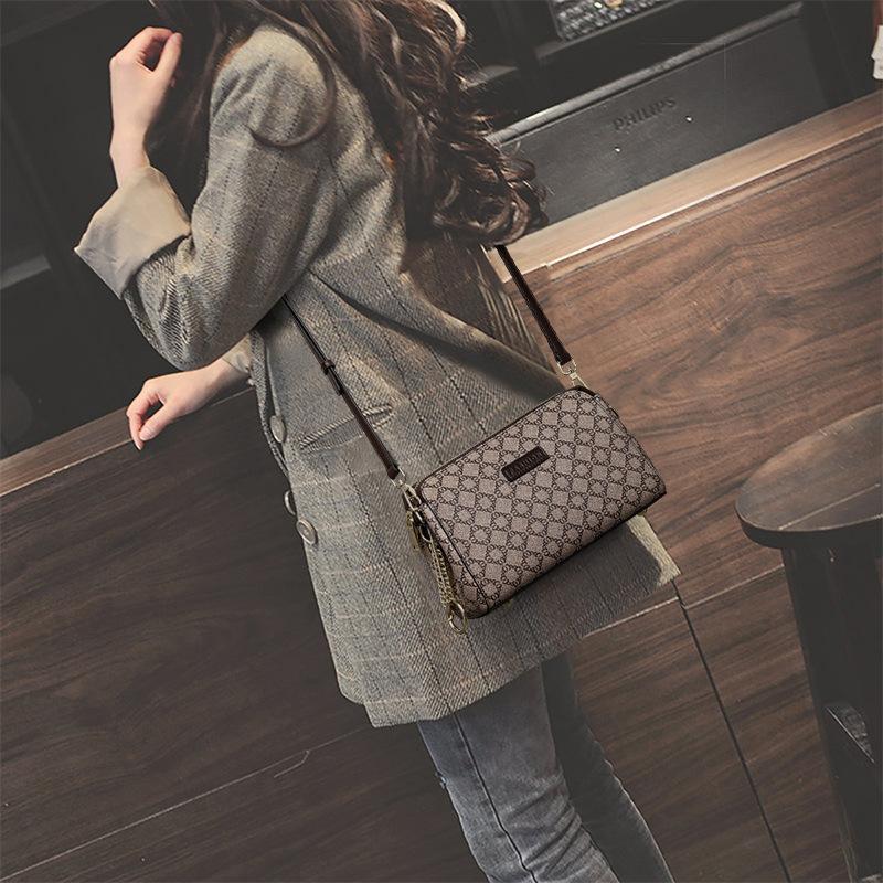 Bag Women's New Popular Messenger Bag Versatile Commuter Small Square Bag Fashion Design Shoulder Women's Bag