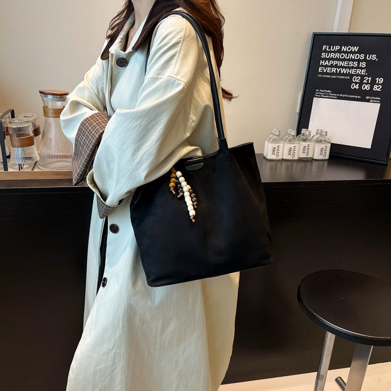 Large-capacity bags women's autumn and winter versatile 2025 new simple shoulder bags are popular this year, textured commuter tote bags