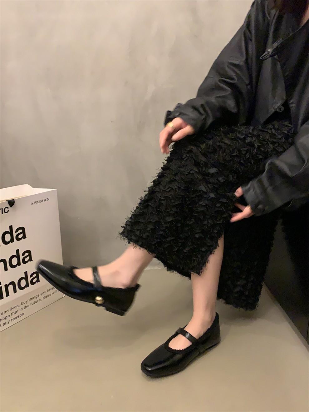 

Флисовые туфли-лодочки на плоской подошве, теплые женские туфли, французские ретро-туфли Мэри Джейн, пушистые туфли, осень и зима, черные маленькие кожаные туфли 40 чёрный