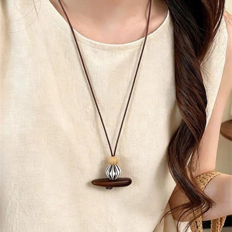 Bohemian Long Wood Pendant Necklace Handmade Vintage Ethnic Design For Daily Wear Vacation Casual Outfits