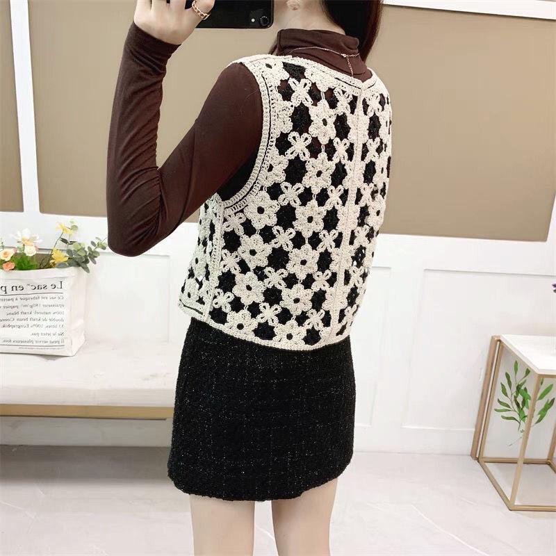 Short Fashion V-neck Hollow Woven Wool Color Matching Single-breasted Splicing Sleeveless Button Vest Top