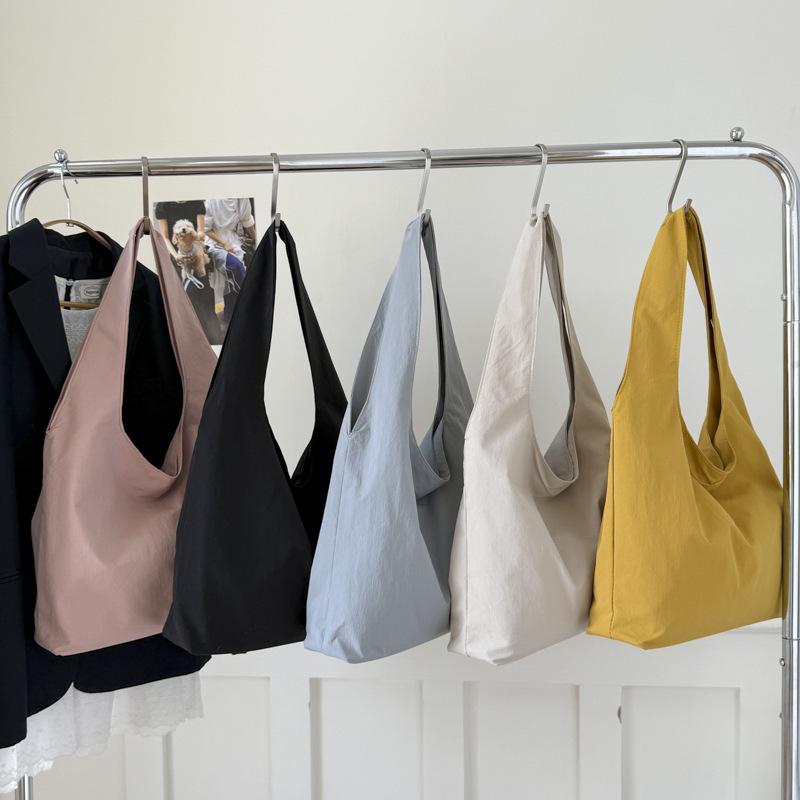 Retro casual commuter tote bag women's 2026 spring new texture niche simple shoulder armpit bag