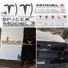 Emblemă cu Litere Subliniate DUAL MOTOR pentru Tesla Model Y 3 X S Stilizare Mașină Autocolant Insignă Portbagaj High Performance Crom Negru Roșu
