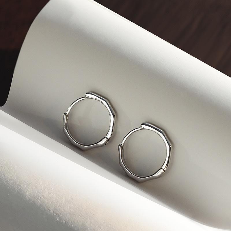 

Earrings Women s plain rings Earrings New popular ear buckles Foreign gas high-end studs Earrings Women s ear hole earrings Women